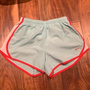 Girls Nike shorts size L